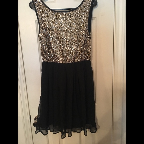 ISSI Dresses & Skirts - ISSI SLINKY BLACK/GOLD GLITTER (Sequins) DRESS